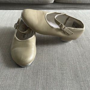 Revolution Girls’ Buckle Tan Tap Shoes
